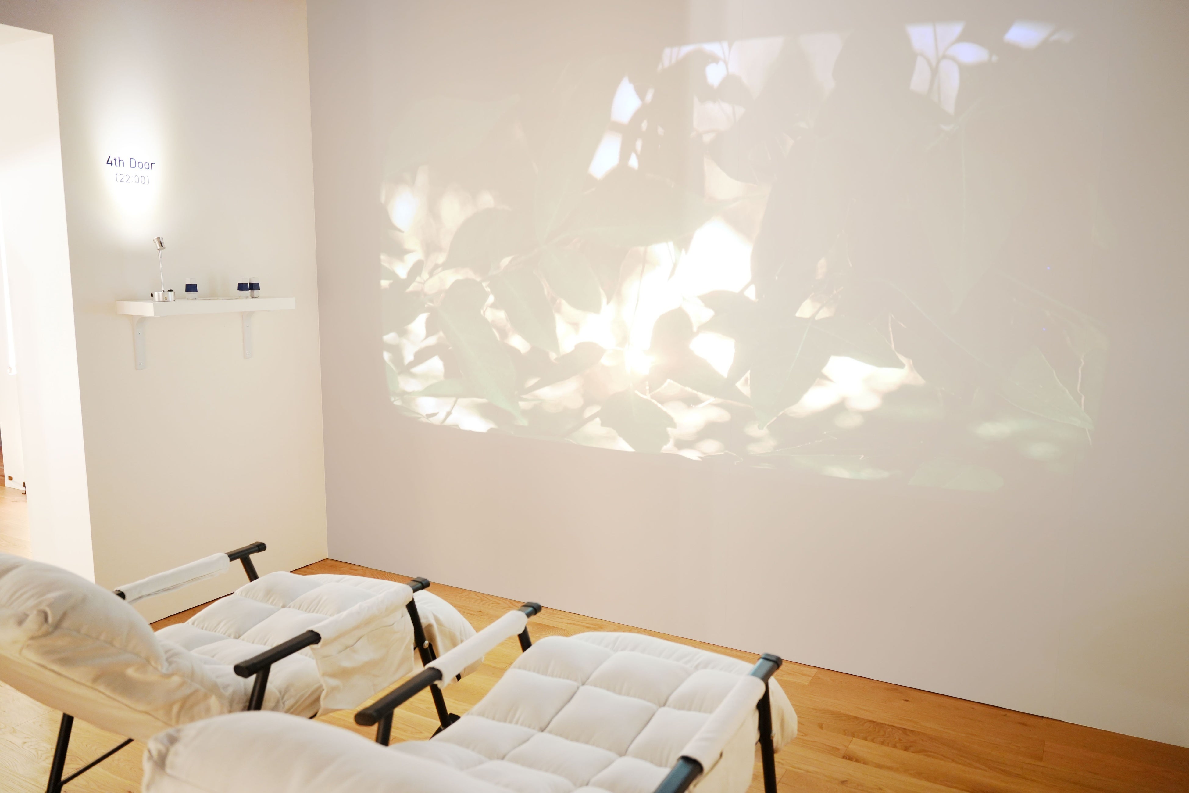 TENTIAL 5th Anniversary Event “5 Doors” 18時の部屋では夕暮れのシーンを眺めながら心地良い音を選ぶ体験を提供