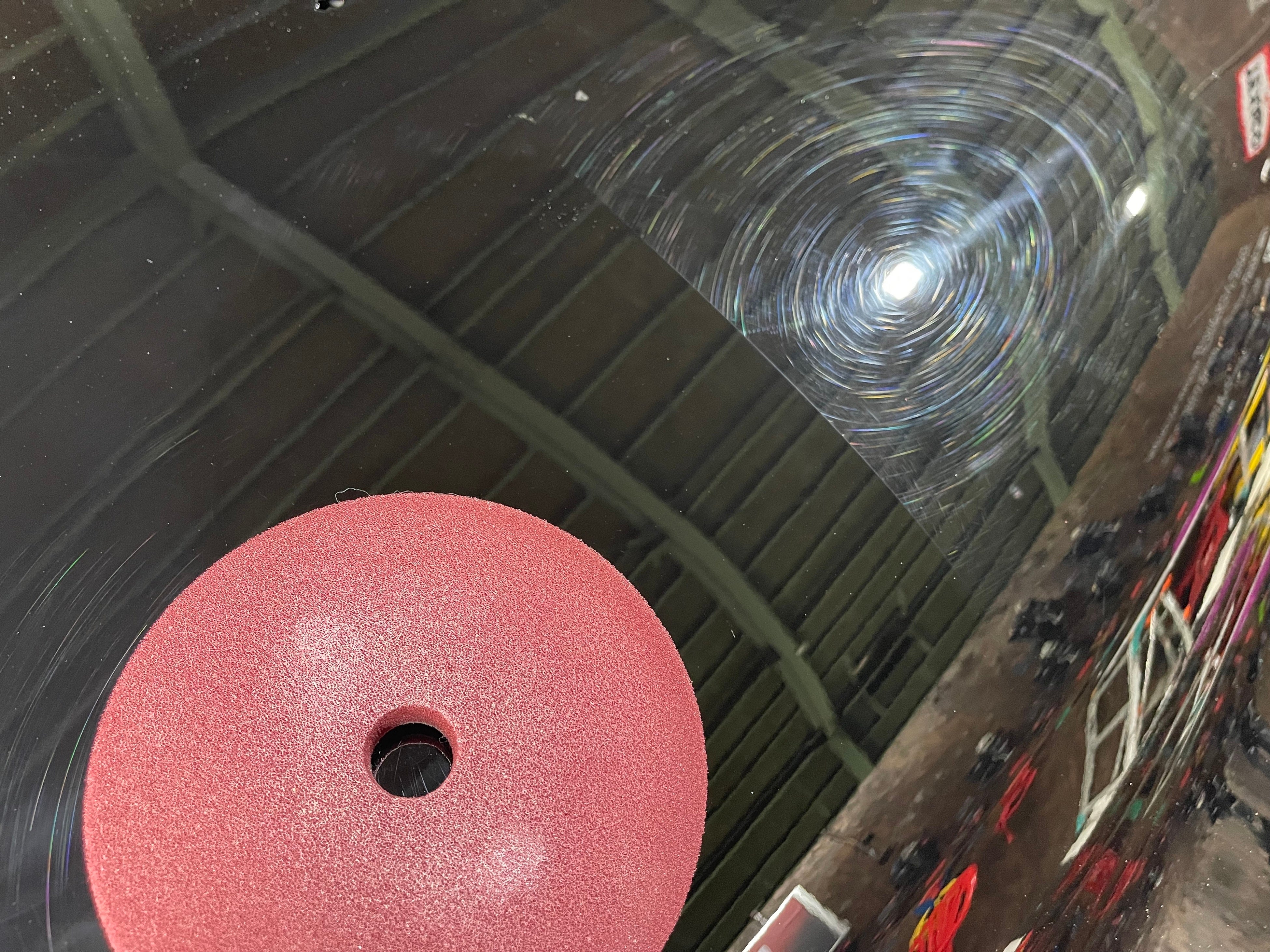 バフを使用した研磨前（右）と研磨後（左）