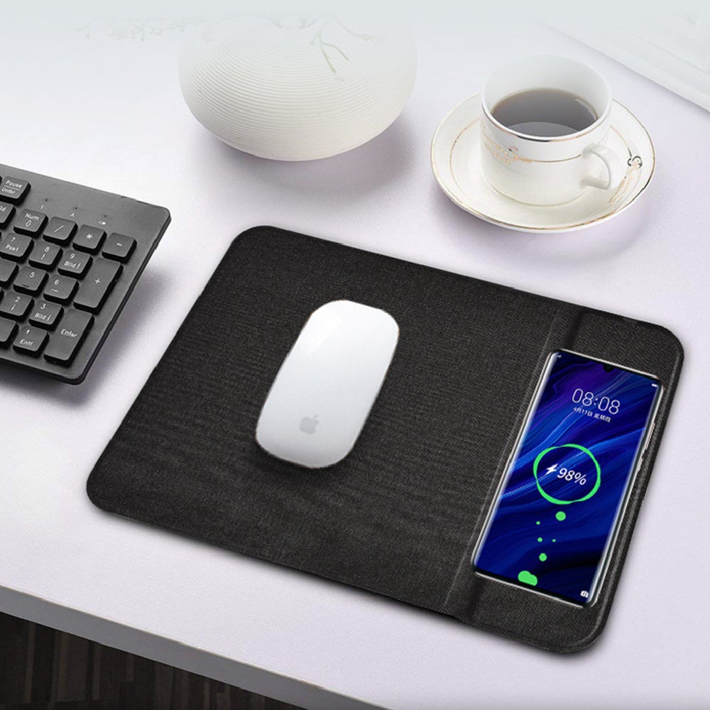 ミニマリストのためのコンパクトな折り畳み式 充電マウスパッド