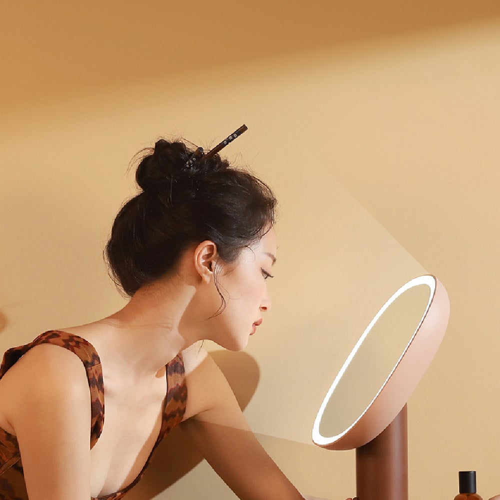 高演色Ra97ライトで自然な肌色を追求！目元などをピンポイントで3倍