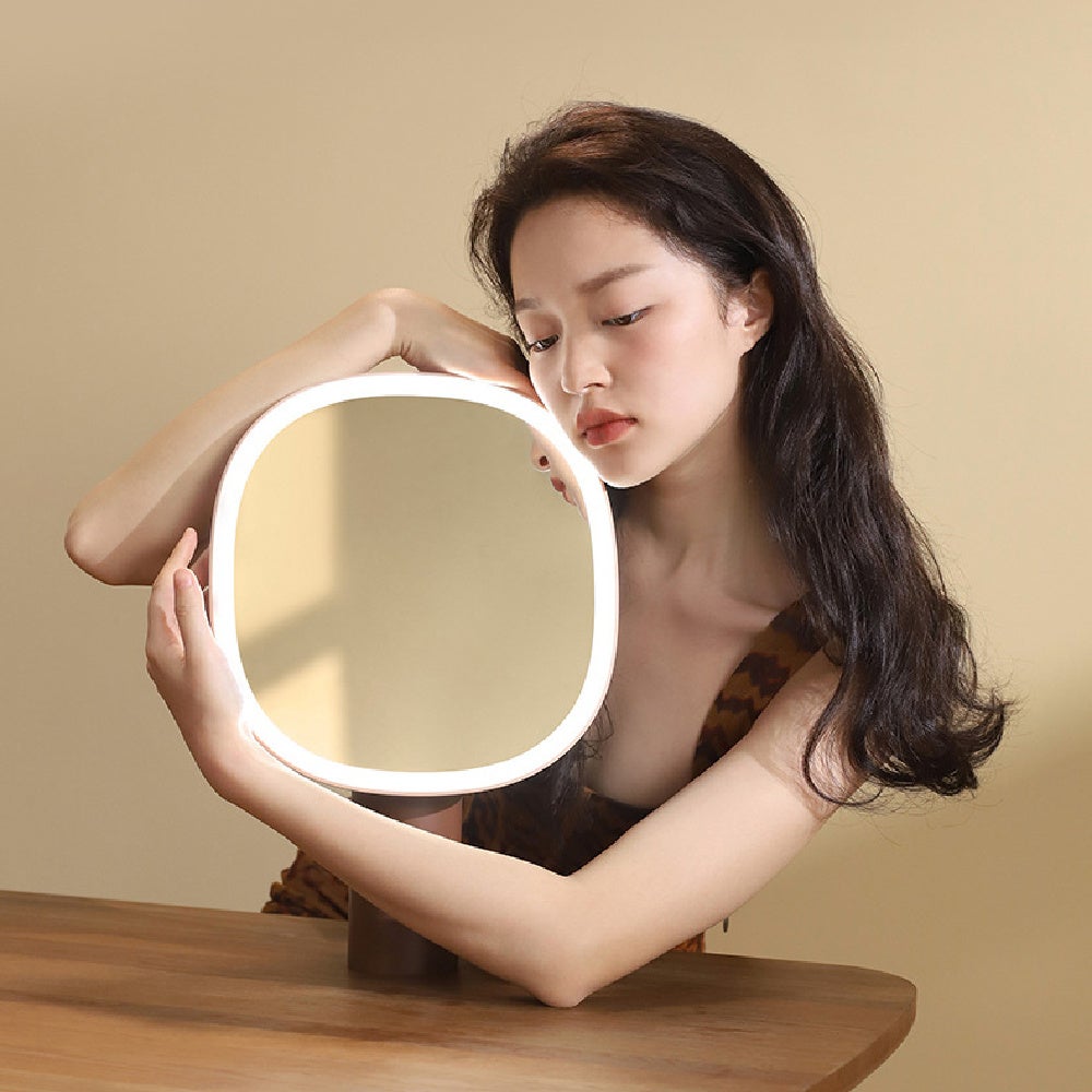 高演色Ra97ライトで自然な肌色を追求！目元などをピンポイントで3倍