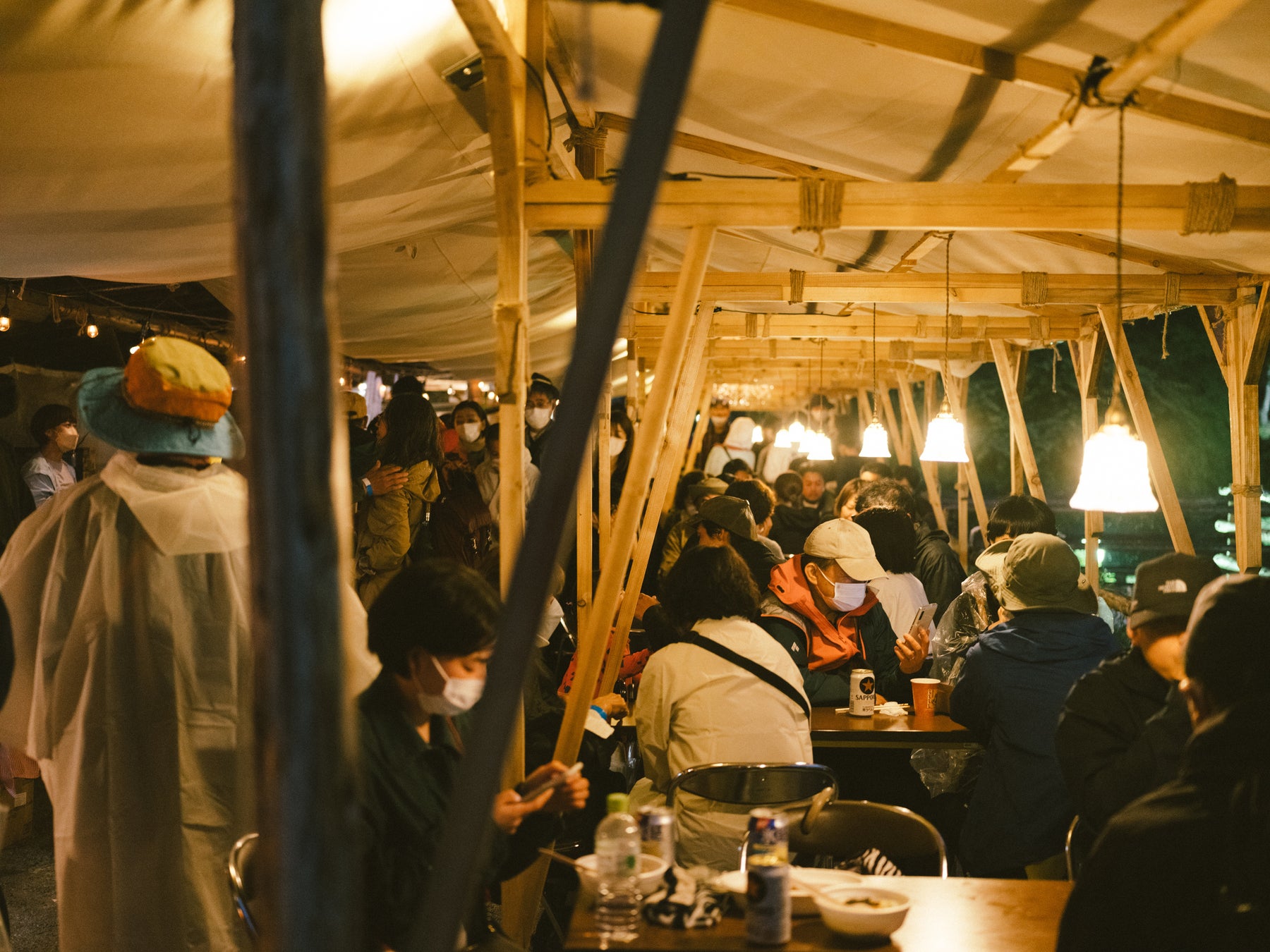 会場には地元の居酒屋を中心に、飛騨らしいローカルフードとドリンクが出店!