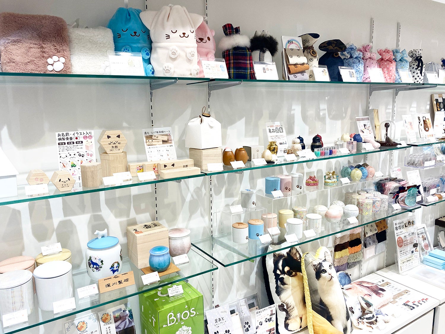 ペット用の骨壷・骨壷カバーなど個性豊かな品揃え