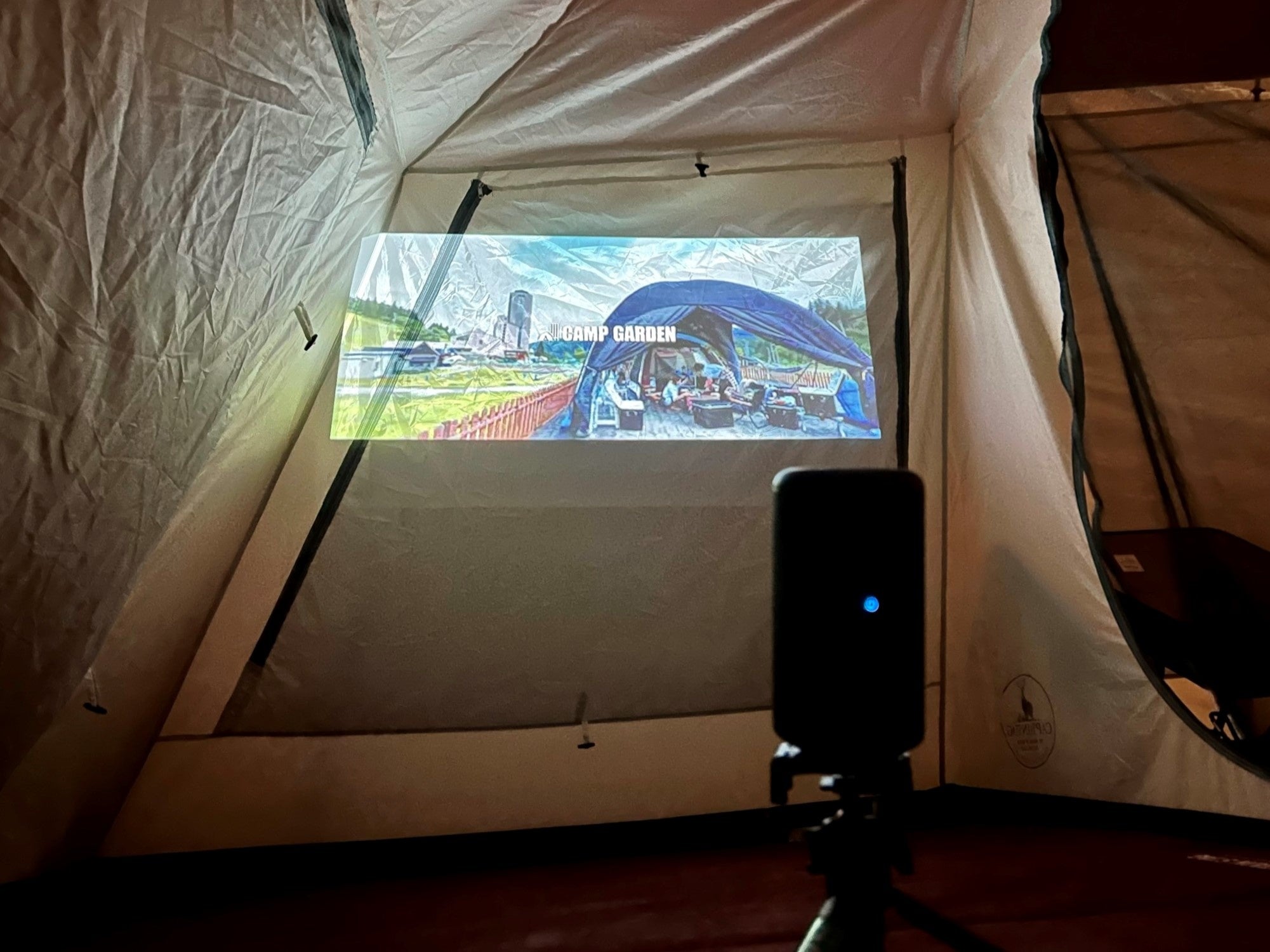 ＜キャンプとプロジェクターは相性抜群＞
