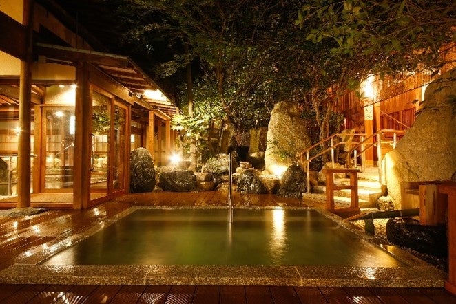 三朝温泉　依山楼岩崎　露天風呂（イメージ）