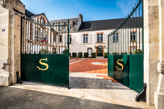 憧れのシャンパーニュ・メゾン「サロン」を特別訪問するツアーを3月19日(木)14:00より発売 憧れのシャンパーニュ・メゾン「サロン」を特別訪問するツアーを3月19日(木)14:00より発売