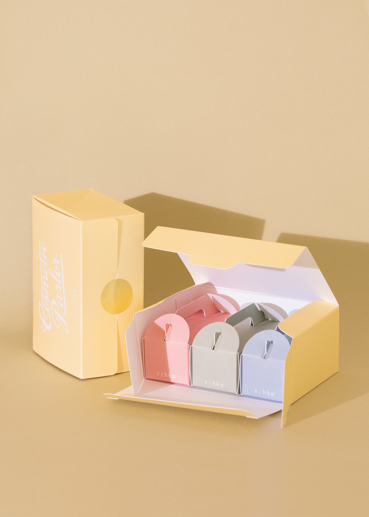 rihka」から、菓子研究家 福田里香氏とコラボした限定パッケージ