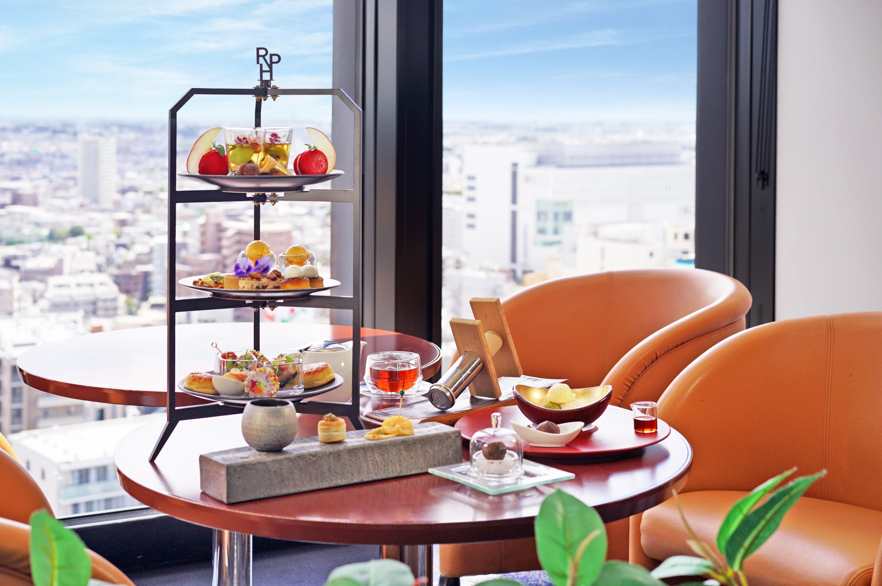 国産和栗とさつまいも 秋の味覚 アフタヌーンティーWith 出来立て0秒 和栗のモンブラン～小さな和パフェ仕立て～