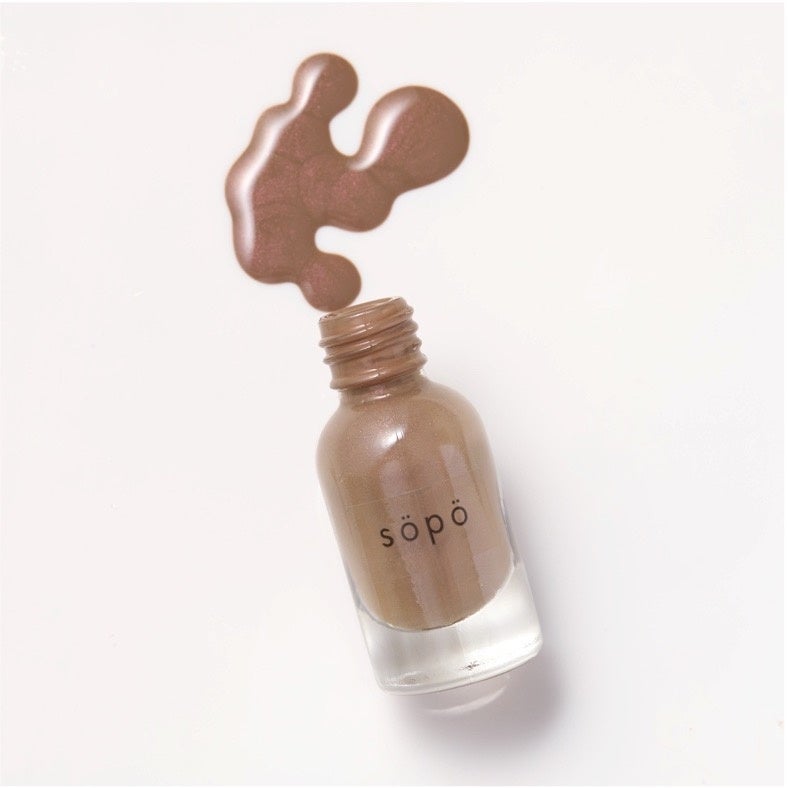 11 ほうじ茶ラテ　 さりげないピンクの偏光パールがおしゃれなこっくりベージュ。