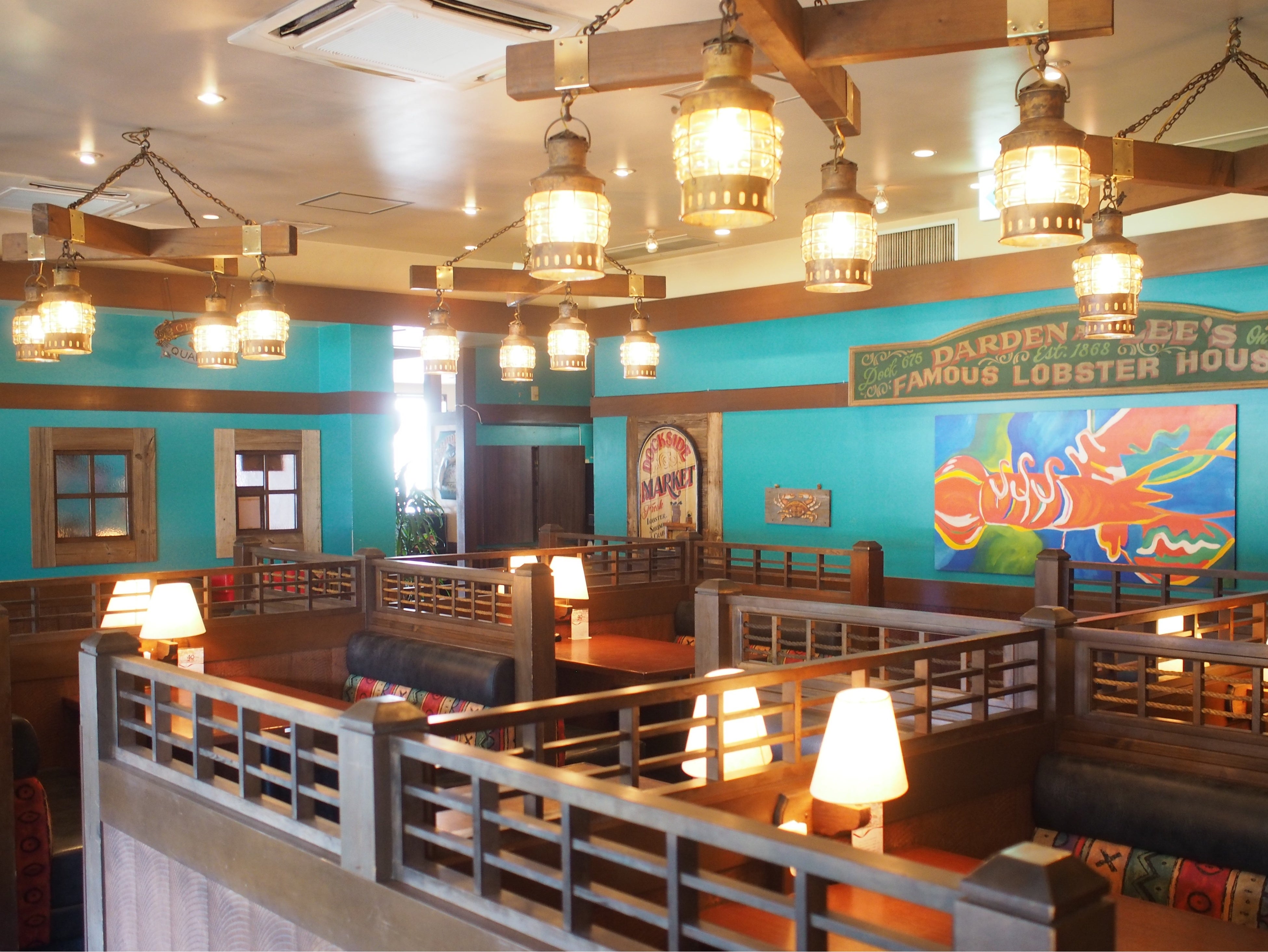 ゆったりとおくつろぎ頂けるお席をご用意しております。