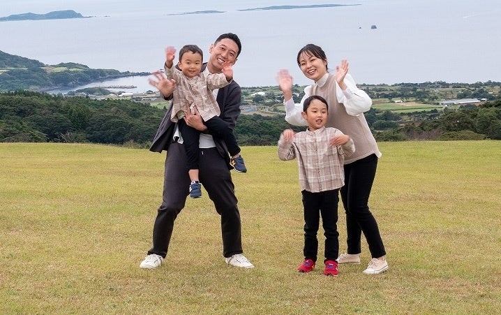 島民の憩いの場：鬼岳で家族団らん