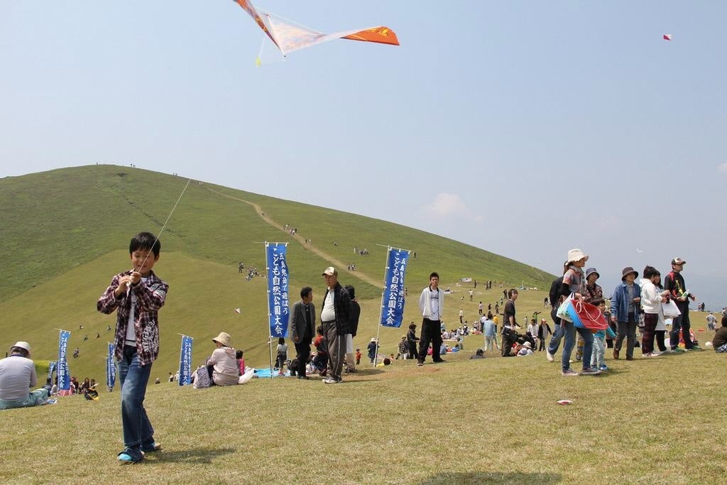 たくさんの子どもが参加する「こども自然公園大会」（毎年5月開催）