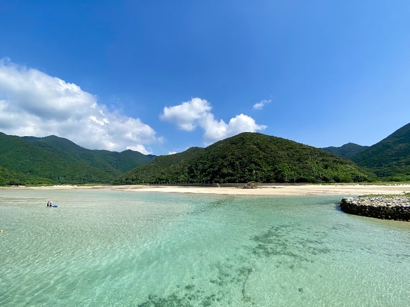 暮らしのすぐそばに透き通る海がある島暮らし