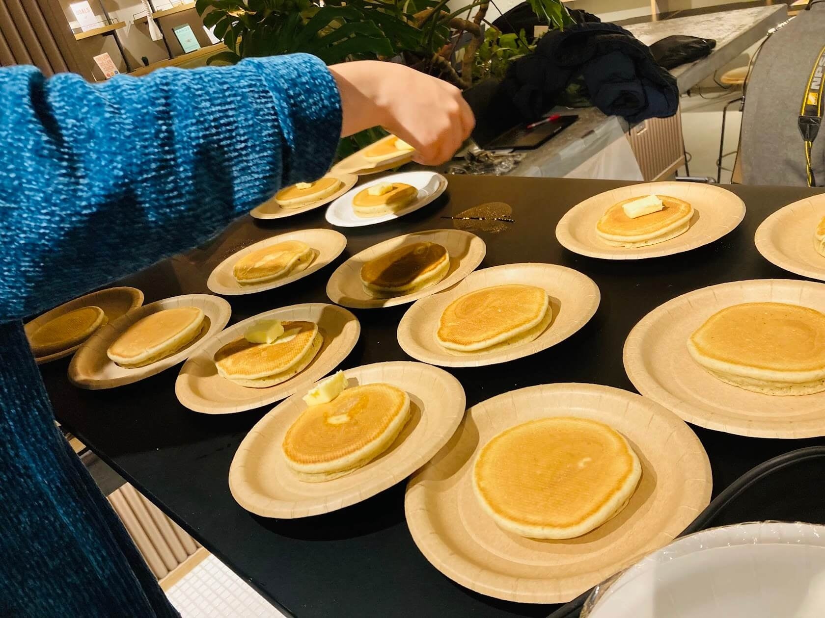 九州産の小麦・雑穀を100％使用したアルミフリーのパンケーキミックス「九州パンケーキ」が、一平ホールディングスの村岡様より参加者に振舞われました。