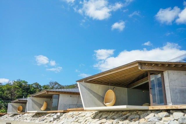 「伝泊 The Beachfront MIJORA」外観