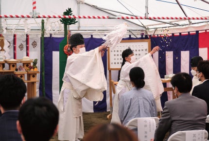 工事の安全と施設の繁栄を祈願する儀の様子