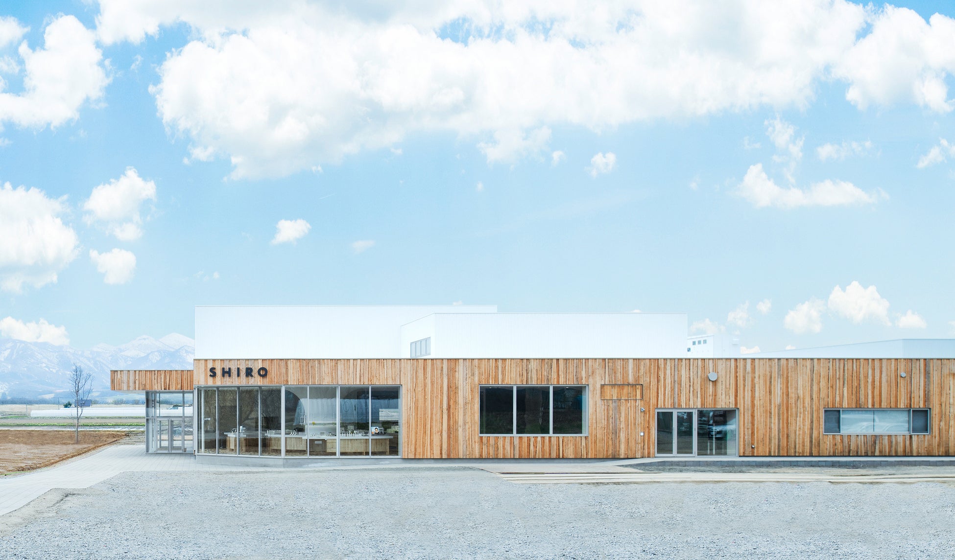 「SHIROみんなの工場」がゴールデンウィークで2.2万人来場!ブレンダーラボは3時間待ち、フルーツブーケは品切れに。SHIRO CAFEも大盛況。 「SHIROみんなの工場」がゴールデンウィークで2.2万人来場!ブレンダーラボは3時間待ち、フルーツブーケは品切れに。SHIRO CAFEも大盛況。