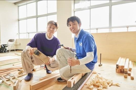 代表学生2名(左:高橋さん、右:坂本さん)