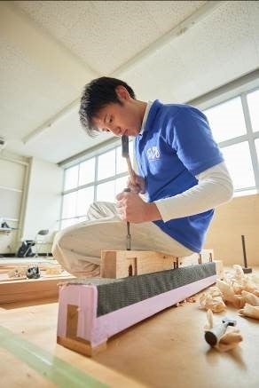 課題に取り組む坂本さん