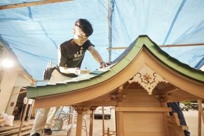 制作の様子(屋根葺)