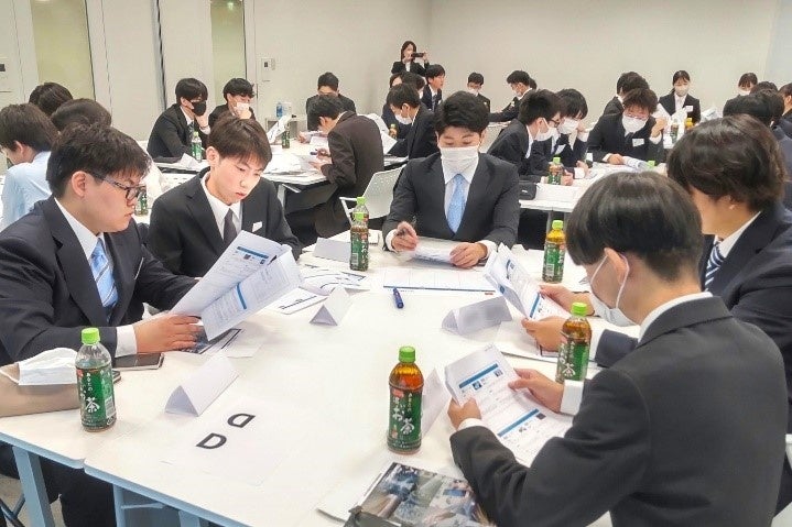 訪問中の様子（ 株式会社テクノプロ　テクノプロ・デザイン社にて）