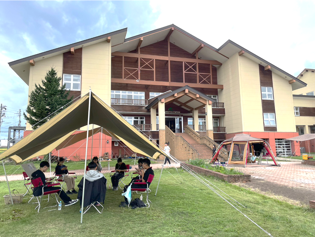 画像1. 誰もが自然環境のメリットを安心・安全に享受できる研修環境（半アウトドア環境）