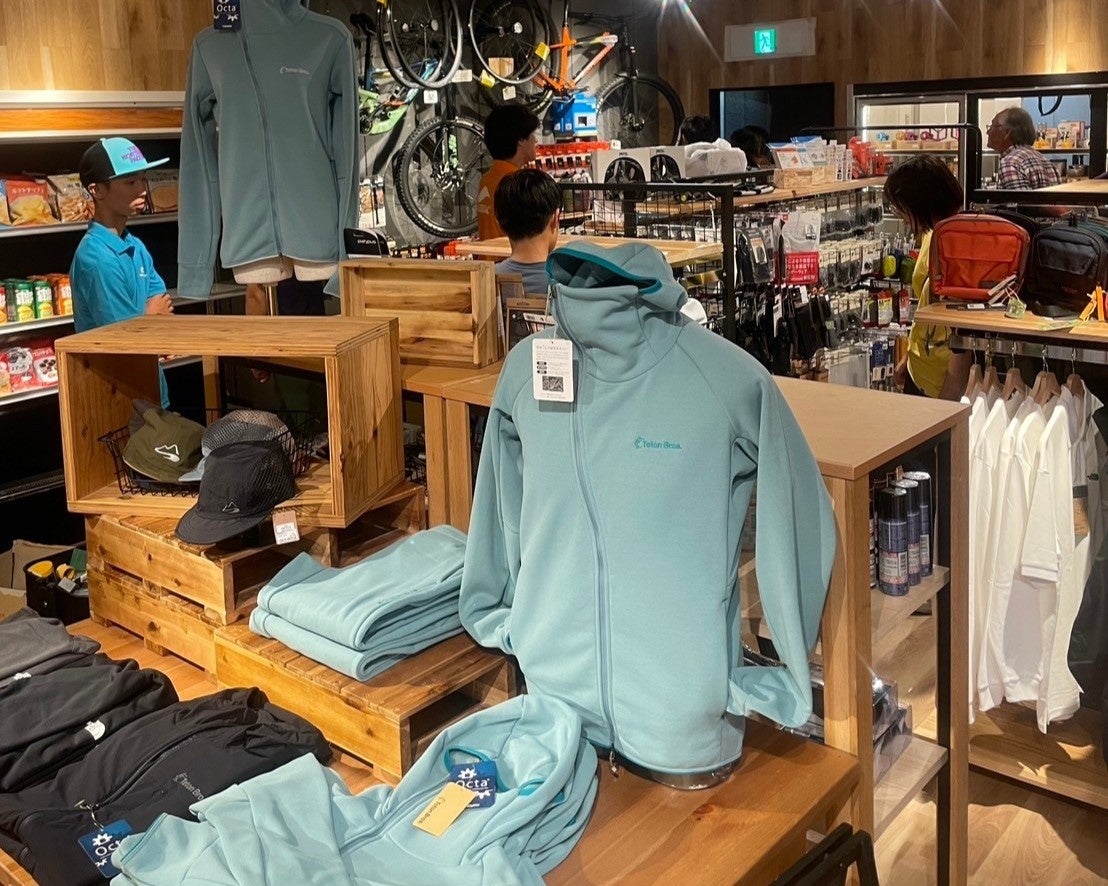 i-nac国際自然環境アウトドア専門学校のキャンパス内にオープンしたWEST妙高RESORT店