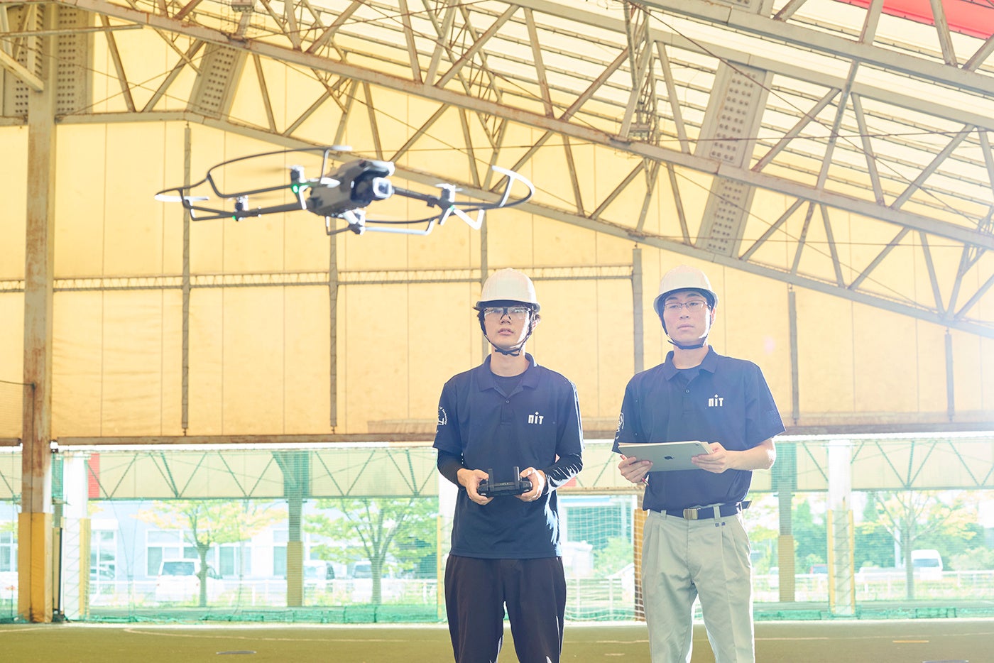 二等無人航空機操縦のする新潟工科専門学校の学生
