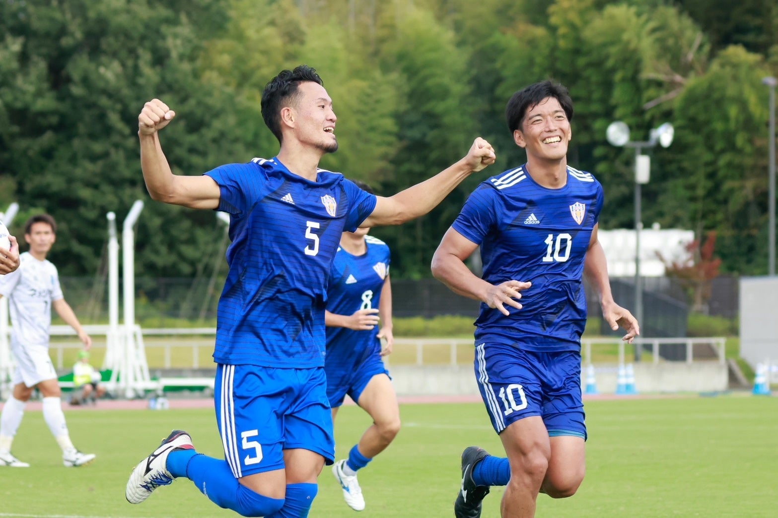 第60回全国社会人サッカー選手権大会(全社)にて優勝したJAPANサッカーカレッジの選手