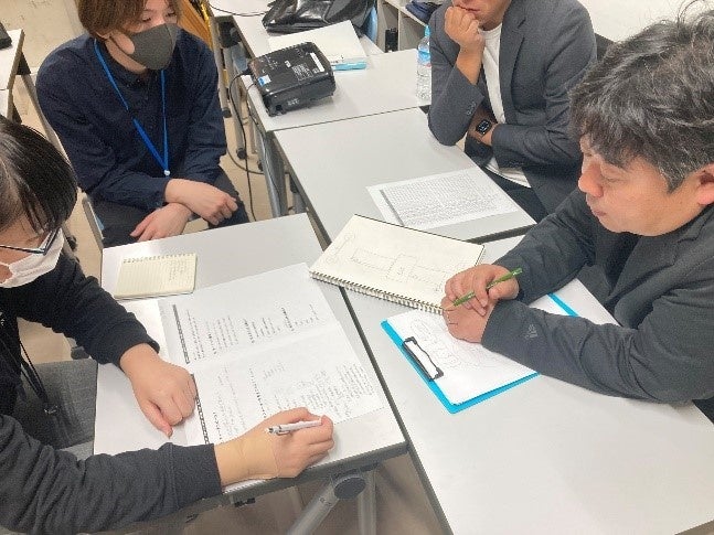国際総合学園 A&D国際アート&デザイン大学校にて株式会社ニラク様の企業CM動画制作のプレゼンテーションの打ち合わせ
