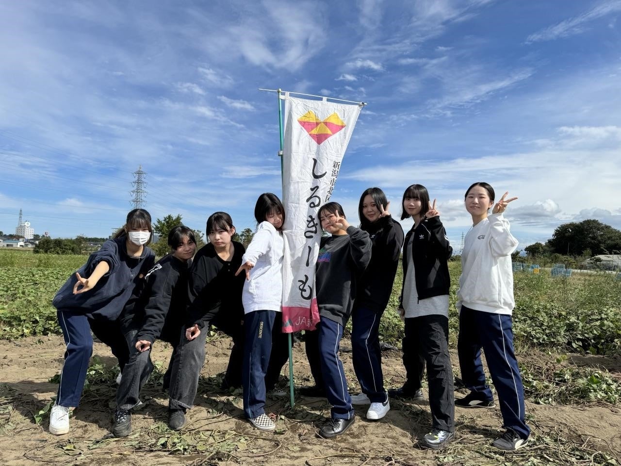国際こども・福祉カレッジの学生 株式会社ベジ・アビオの圃場にて
