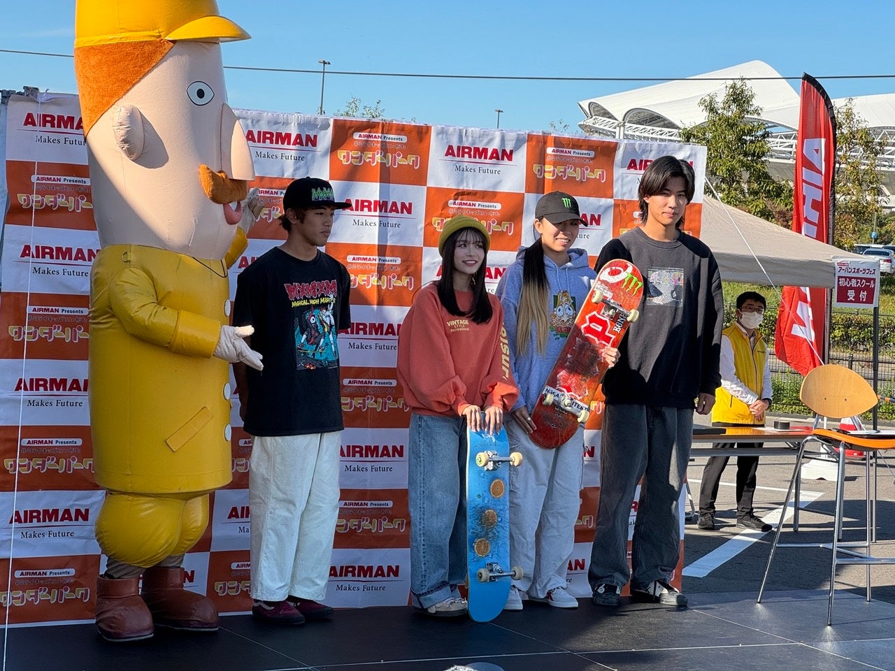 GT48の清司麗奈さんと2024パリ五輪銀メダリストの赤間凛音選手、JWSCスケートボード学科の栗林錬平と森川太陽によるトークショー