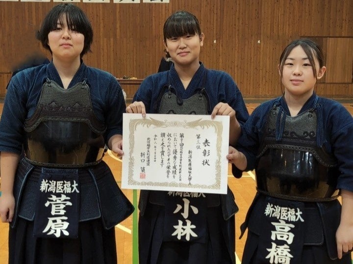 新潟医療福祉大学剣道部の学生たち