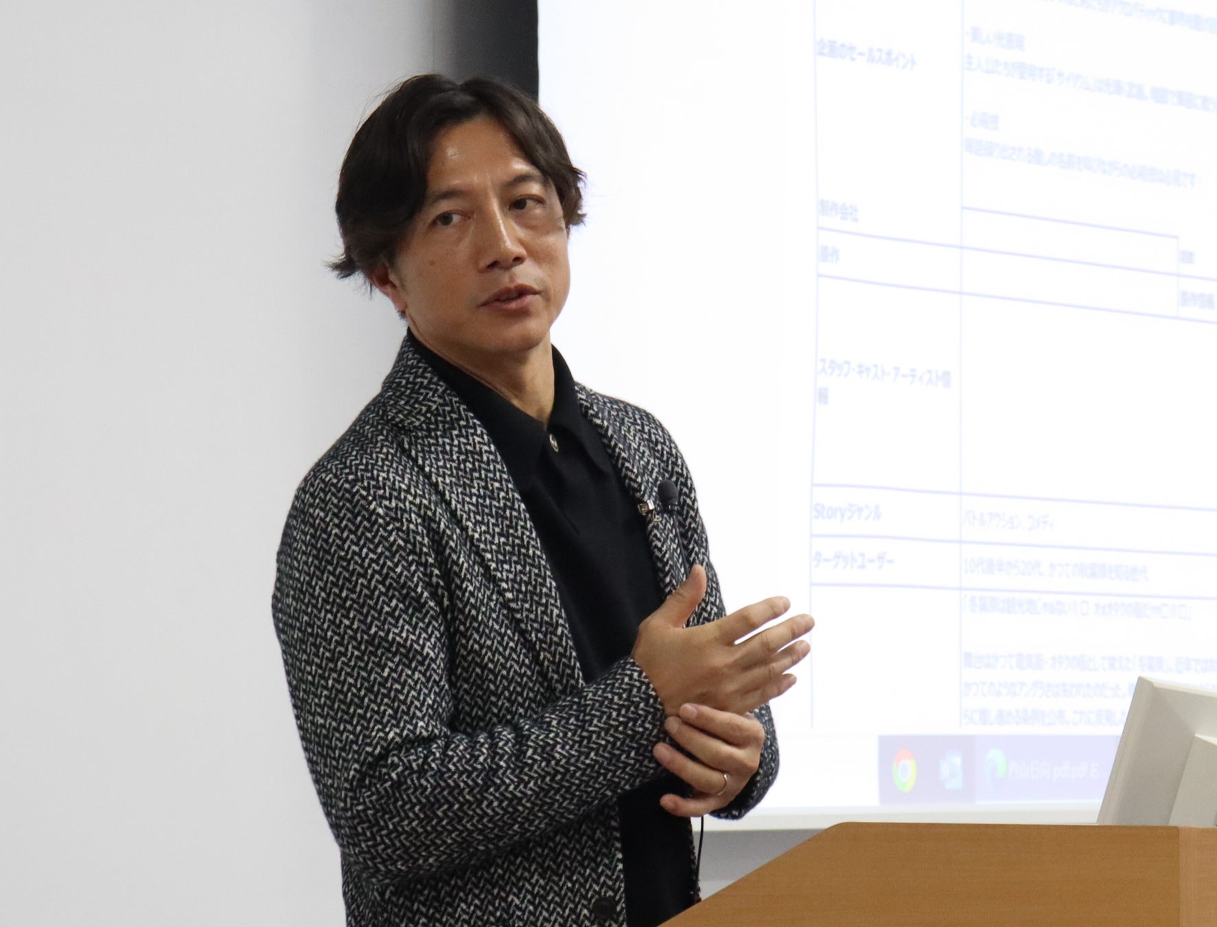 開志専門職大学で特別講義を行う許樹人氏