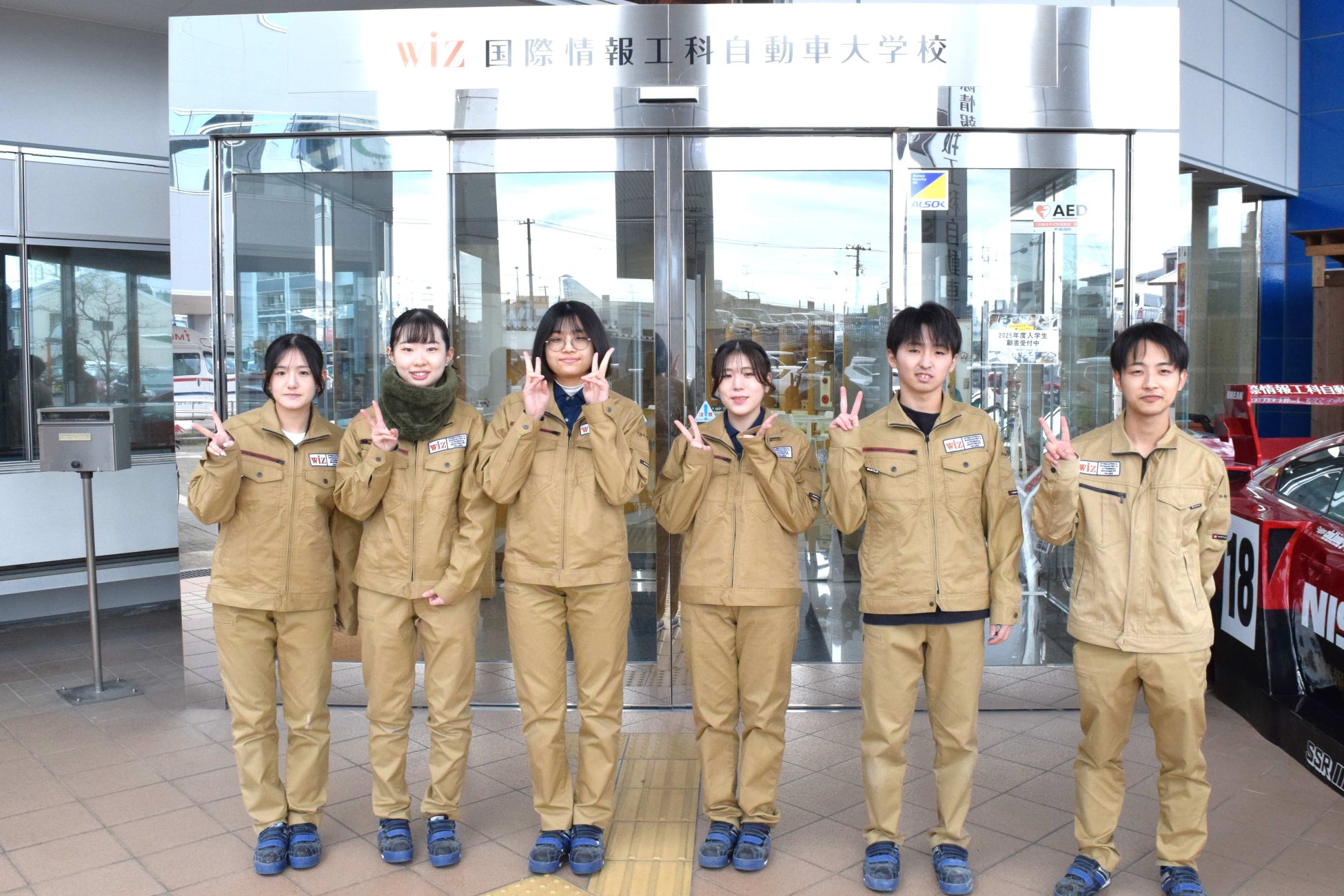 二級建築士試験に合格したWiZ国際情報工科自動車大学校の学生6名