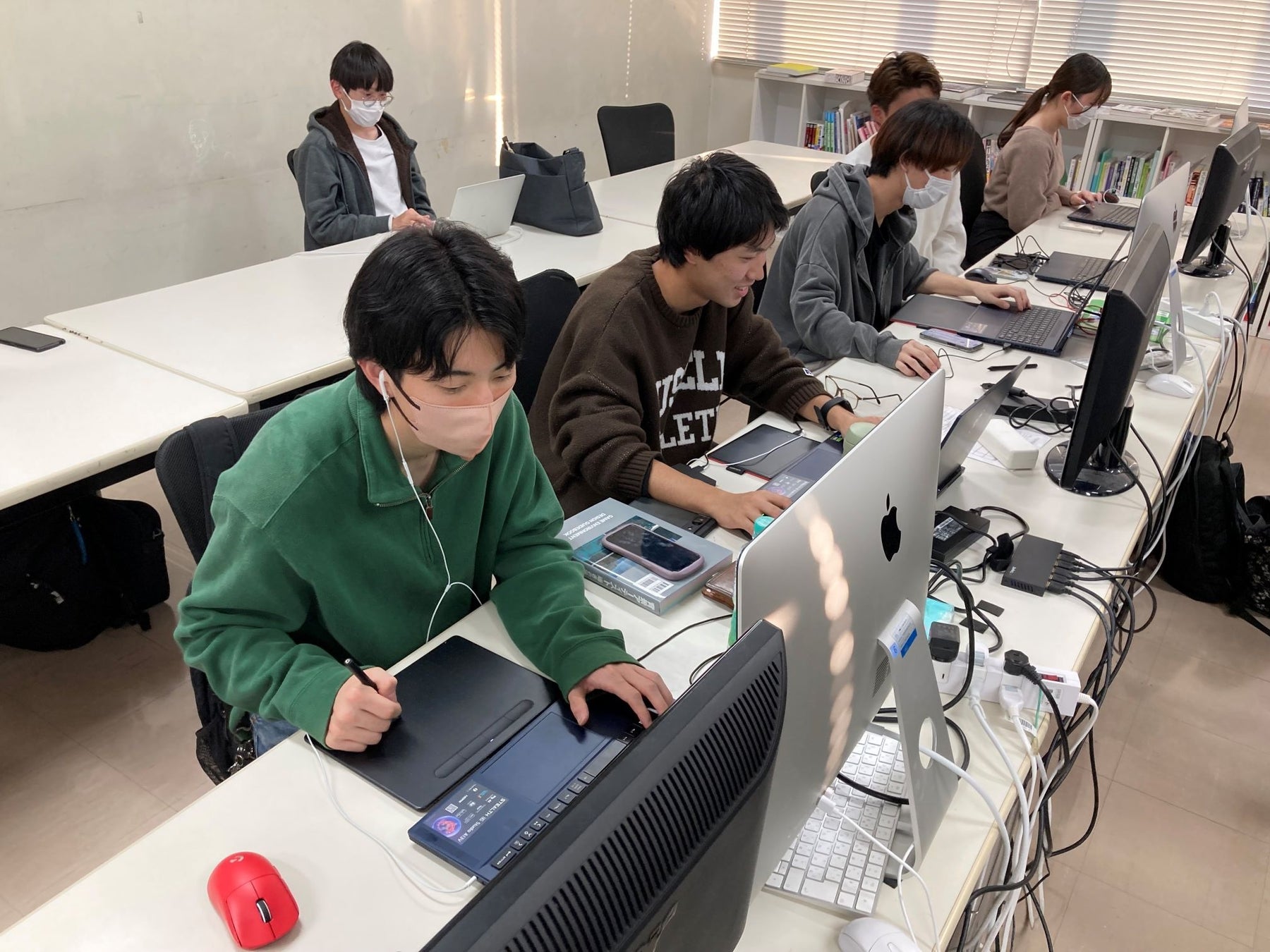国際アート&デザイン大学校にてアニメーションを製作している様子