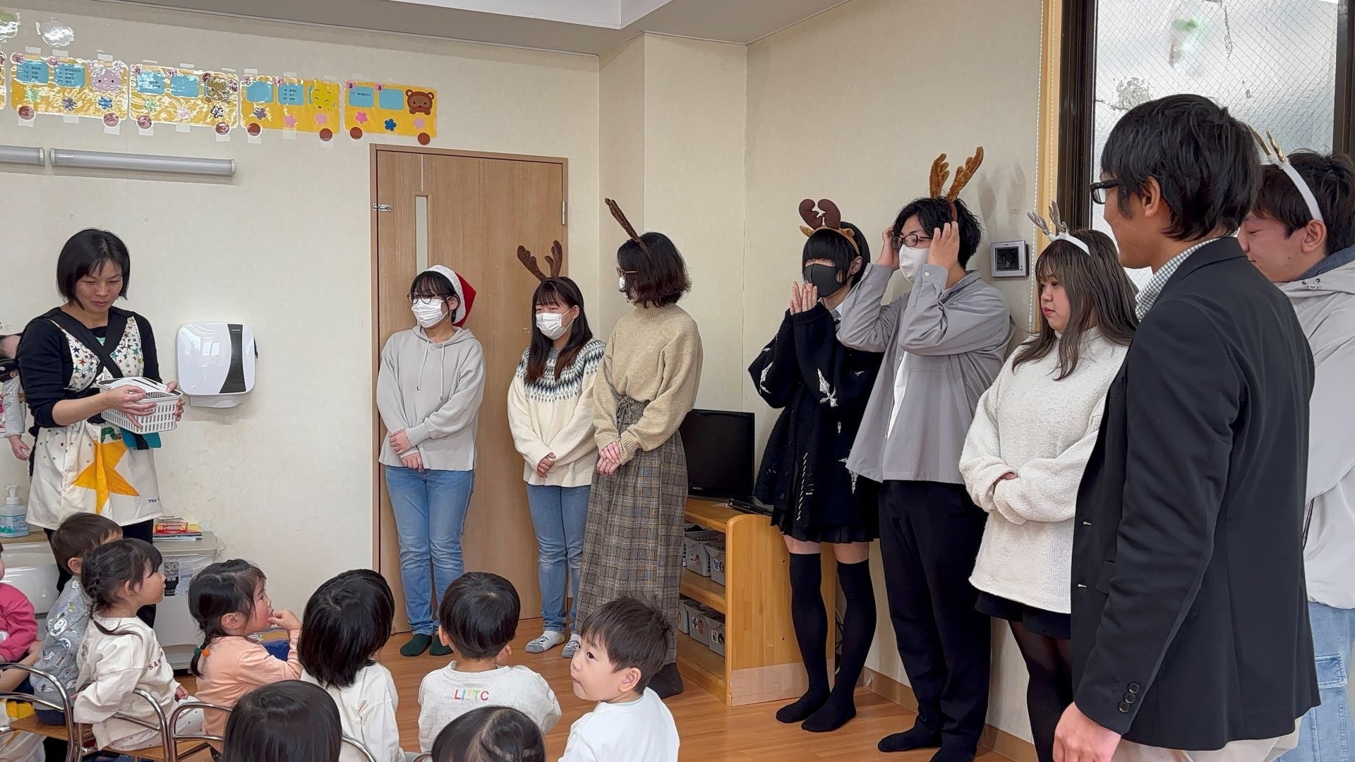 国際アート&デザイン大学校の学生による生成AIを使ったアニメーションのお披露目会の様子