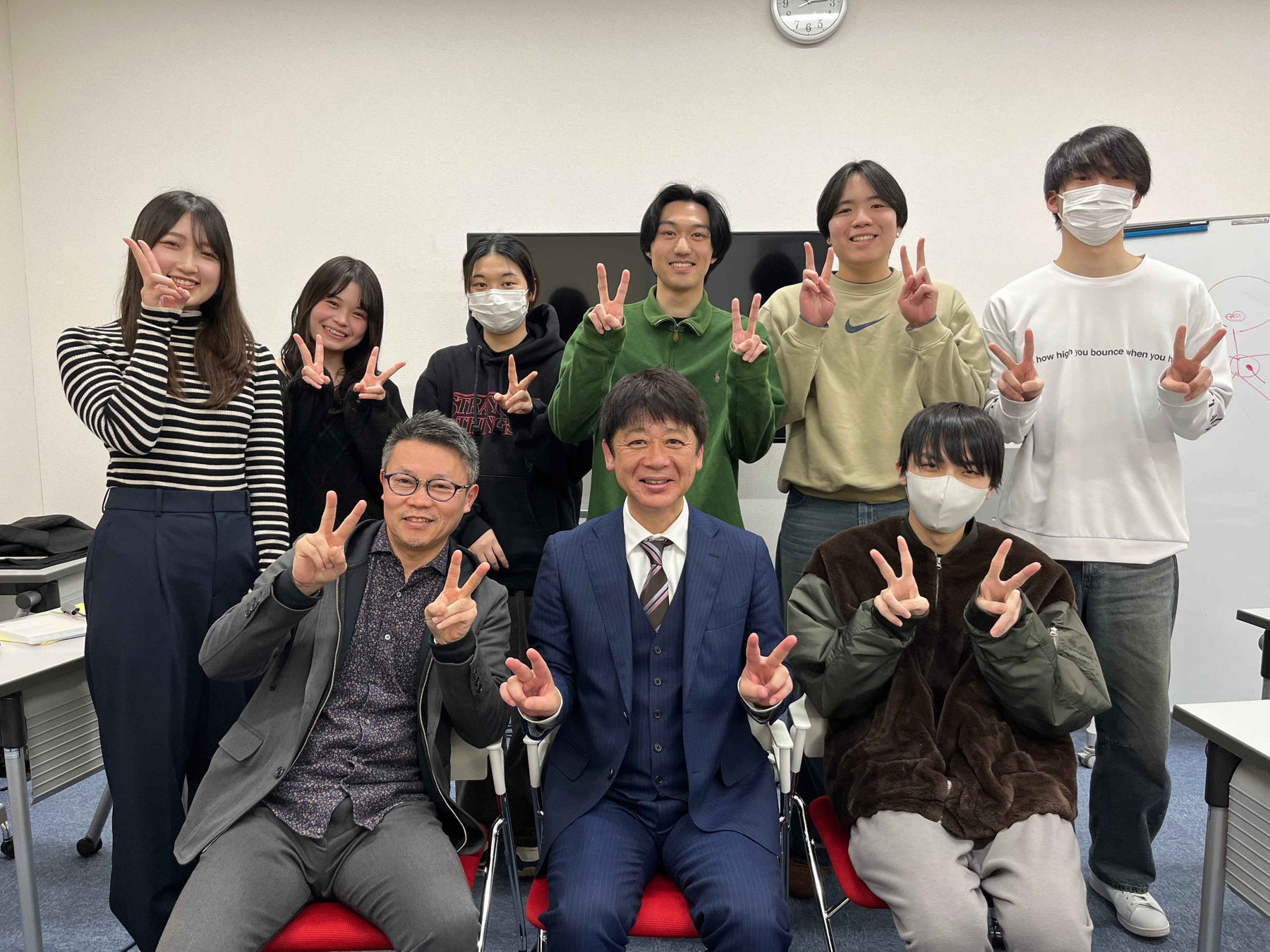 松政太郎氏と新潟医療福祉大学の譲歩管理学科の学生
