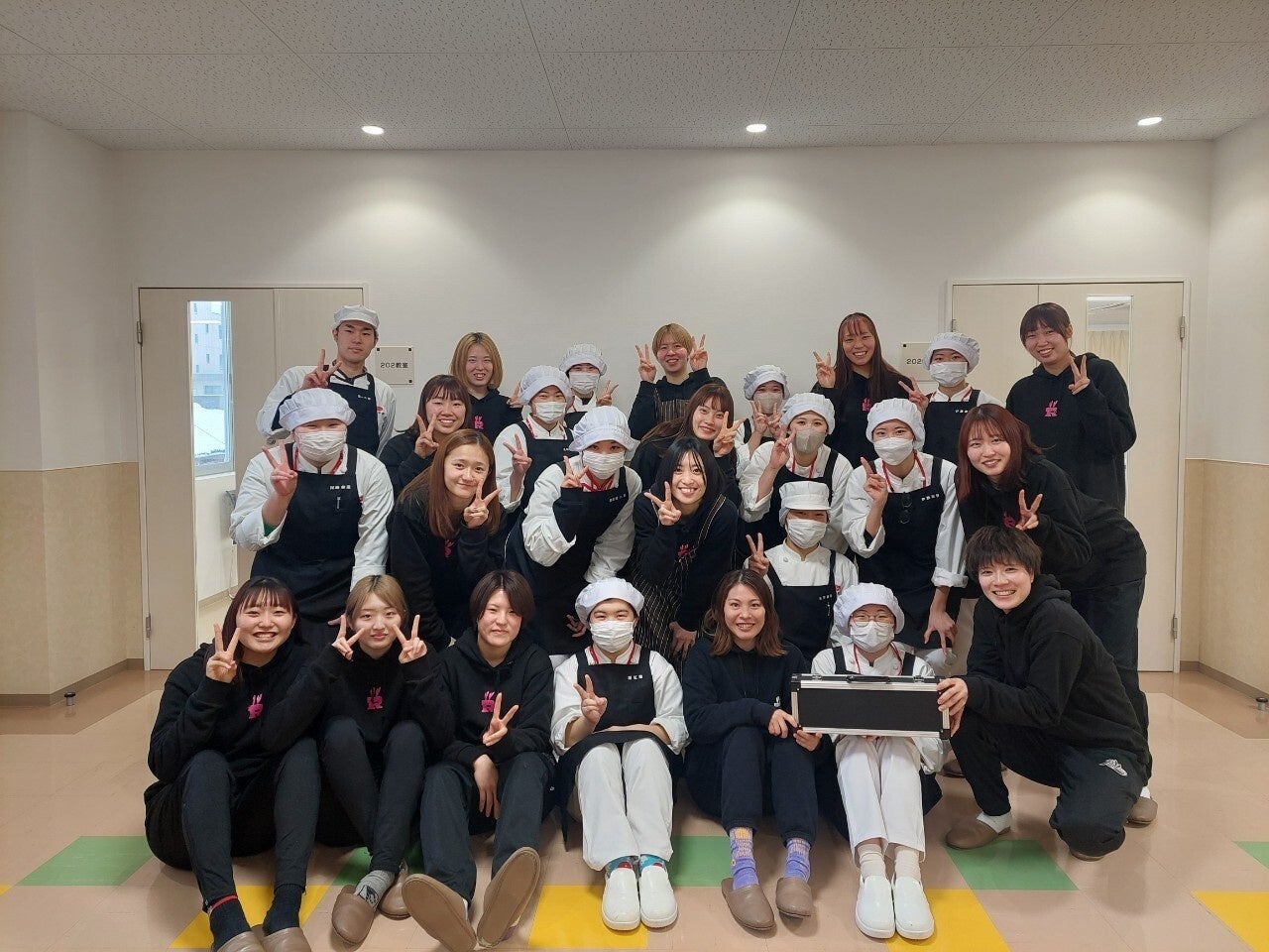 新潟アルビレックスBBラビッツと国際調理製菓専門学校の学生