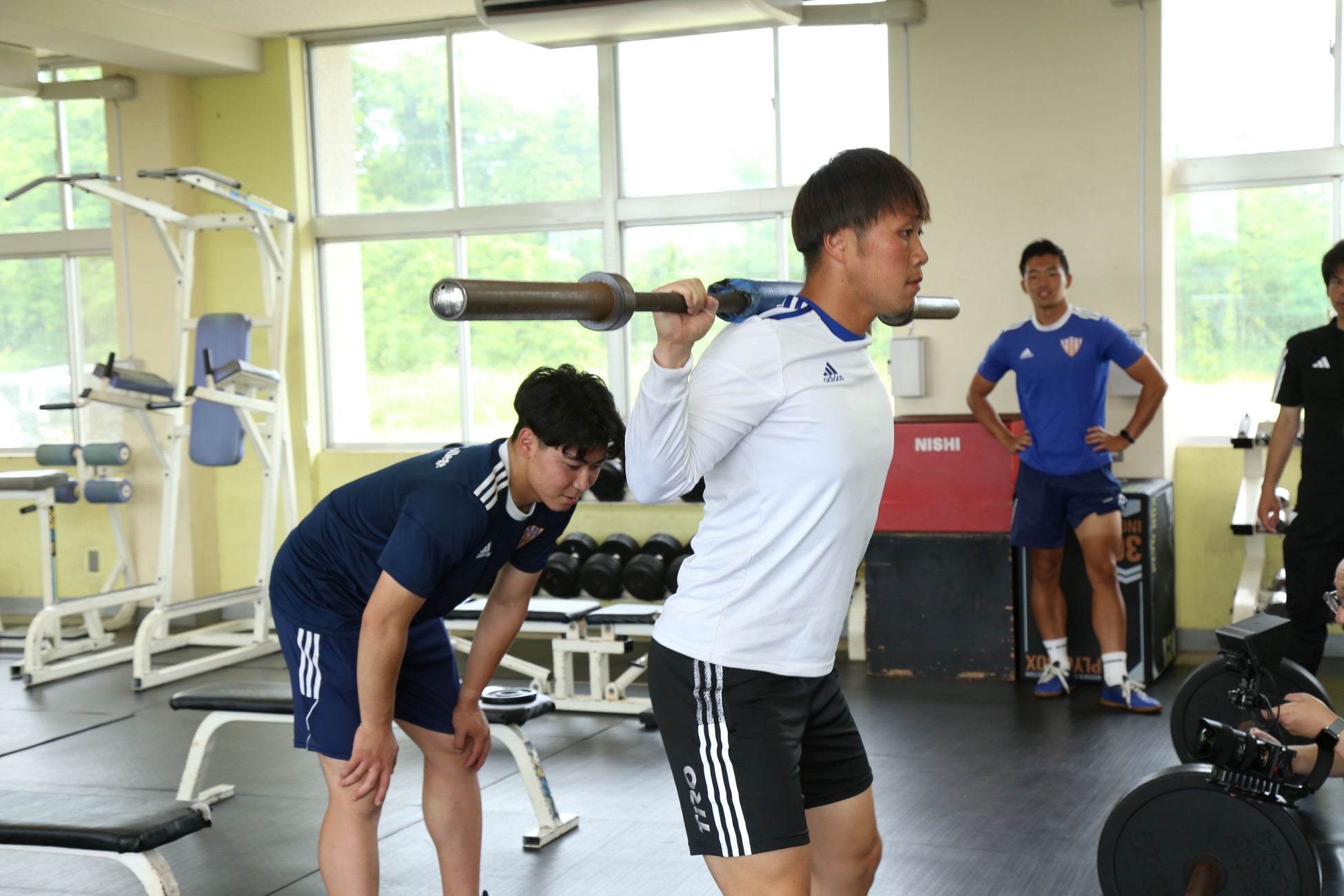全国唯一サッカー総合専門学校「JAPANサッカーカレッジ」でトレーニングをする様子