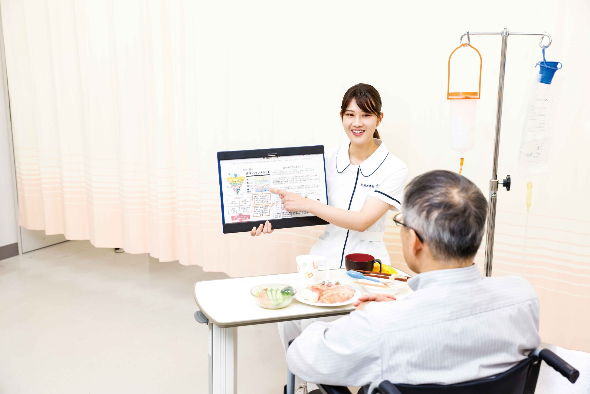 健康栄養学科で実習を行う新潟医療福祉大学の学生