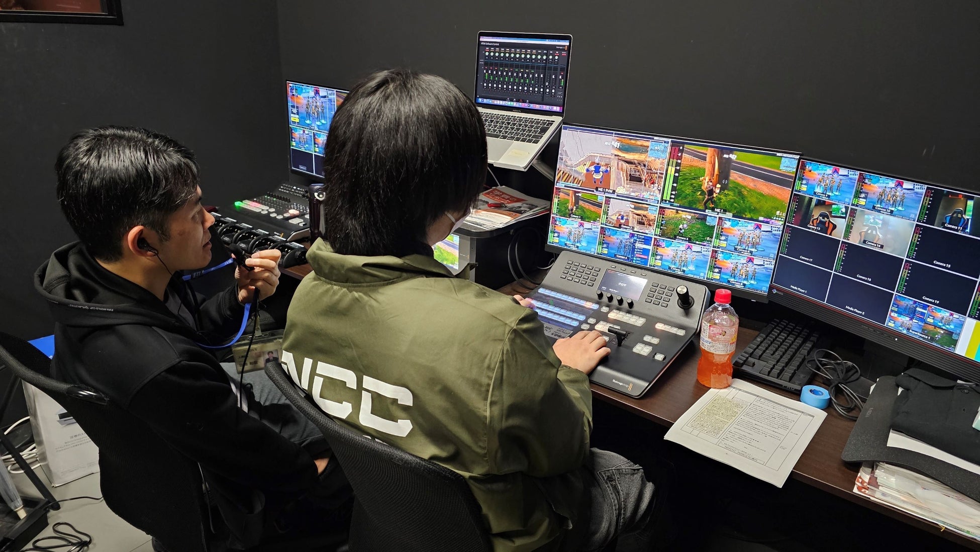 「古町ルフルバトル in NSG eスポーツスタジアム」で新潟コンピュータ専門学校の学生が機材・配信を担当している様子
