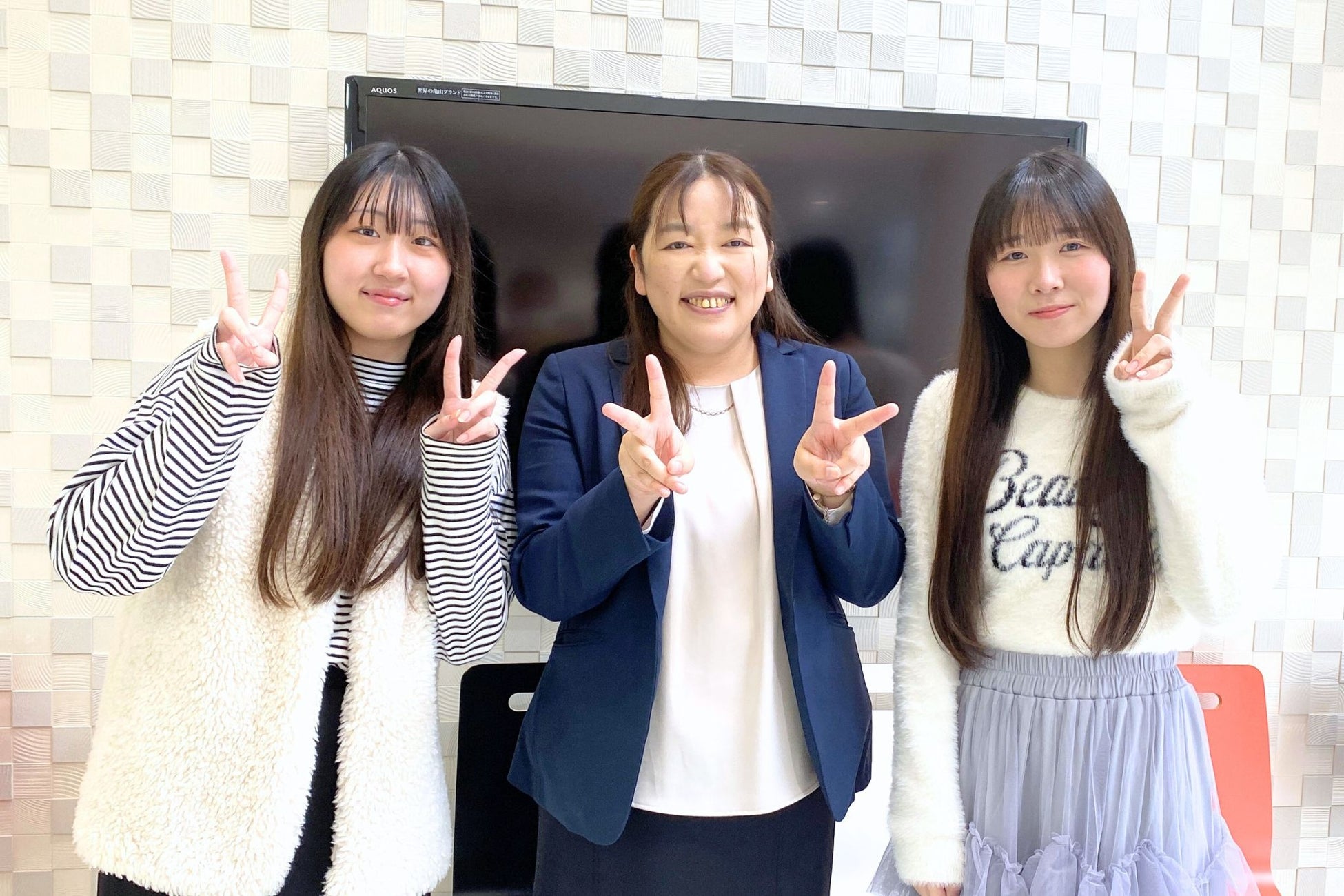 MOS世界学生大会に入賞したNBC新潟ビジネス専門学校の学生とその指導教員