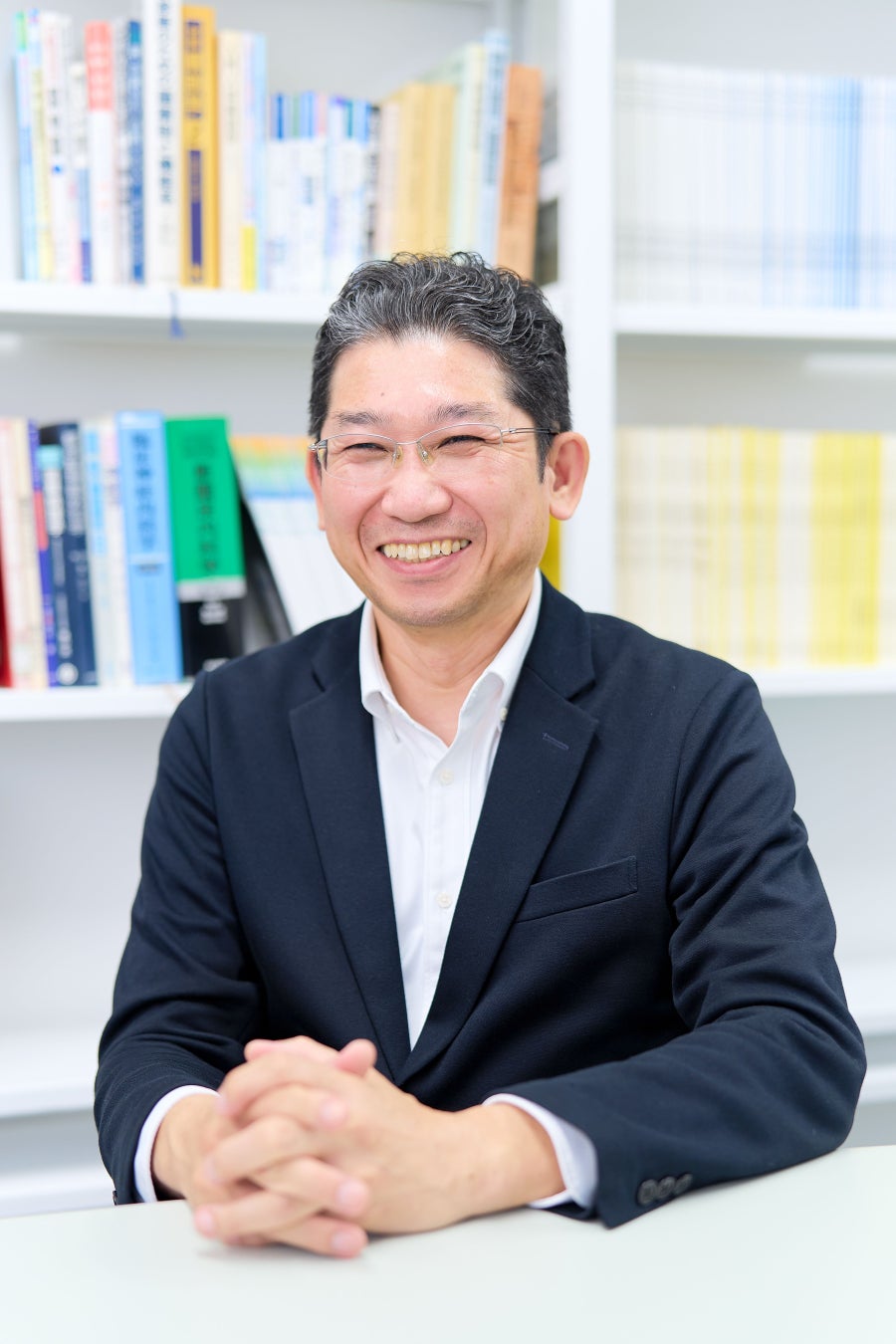 ほほえむ新潟医療福祉大学言語聴覚学科の佐藤卓也准教授