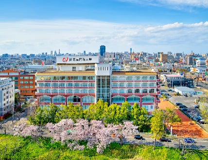 新潟の開志専門職大学の外観