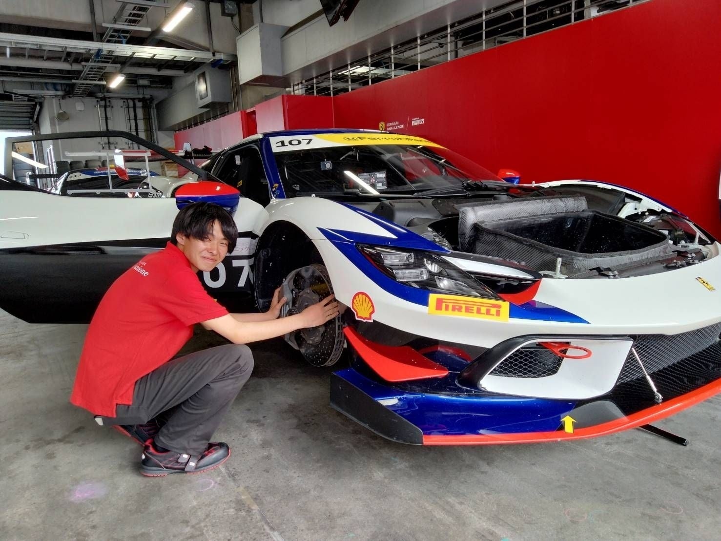 「Ferrari Challenge JAPAN 2025」のインターンシップに参加した専門学校 新潟国際自動車大学校の学生