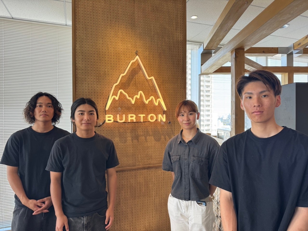 Burton Japan本社を訪問した新潟の国際スノーボード&スケートボード専門学校の学生