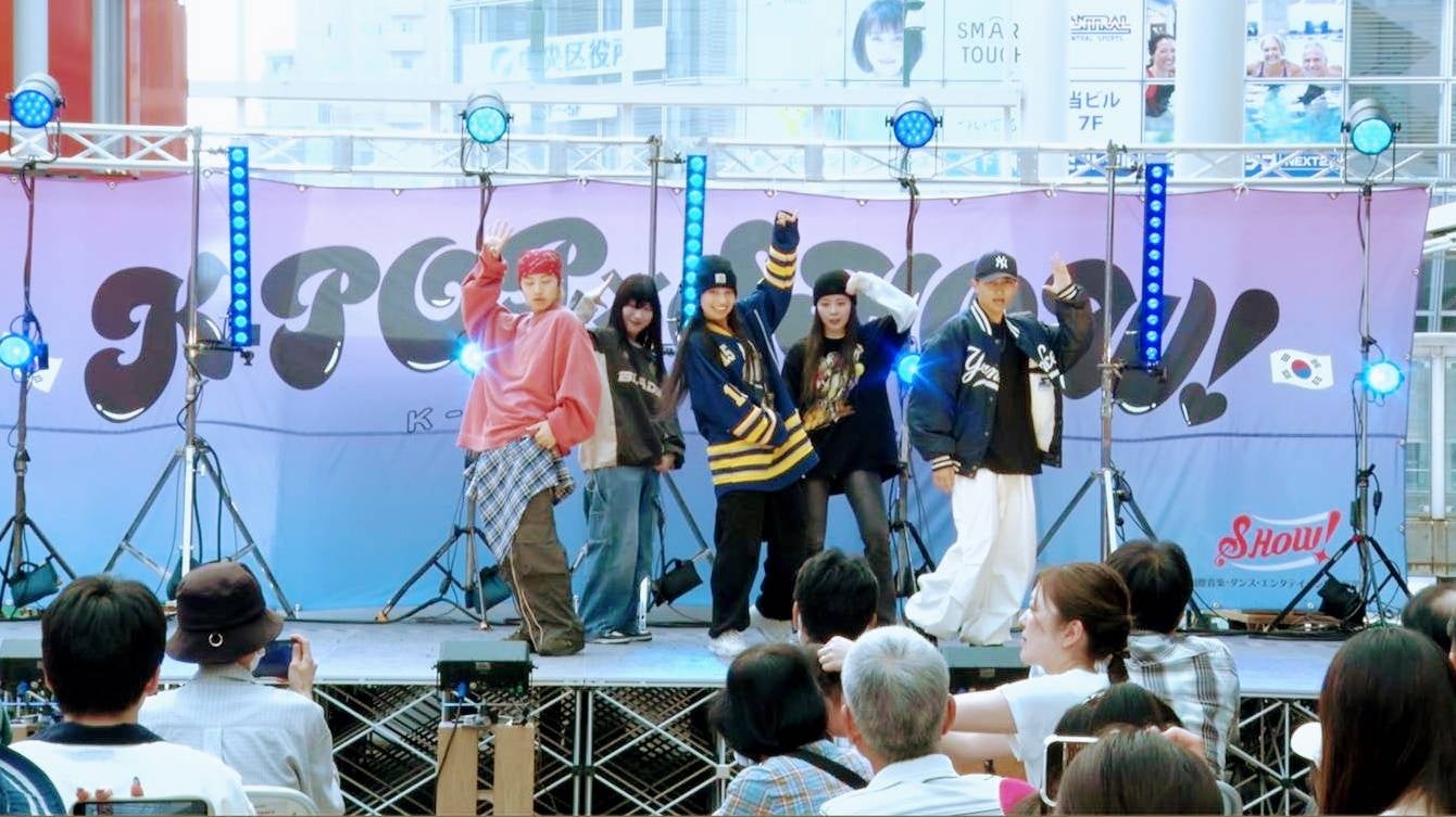 「K-POP×SHOW! 2024」で参加者がダンスしている様子