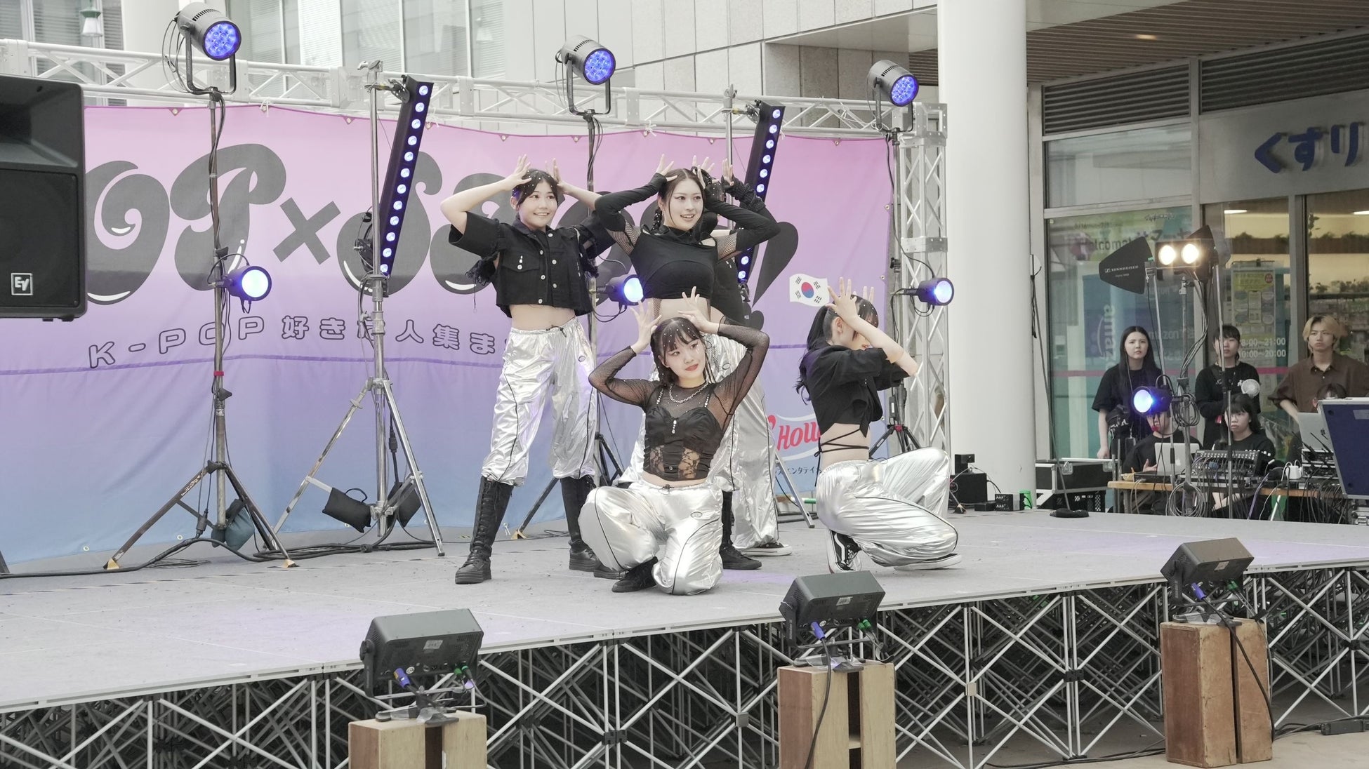 「K-POP×SHOW! 2024」で参加者がダンスしている様子