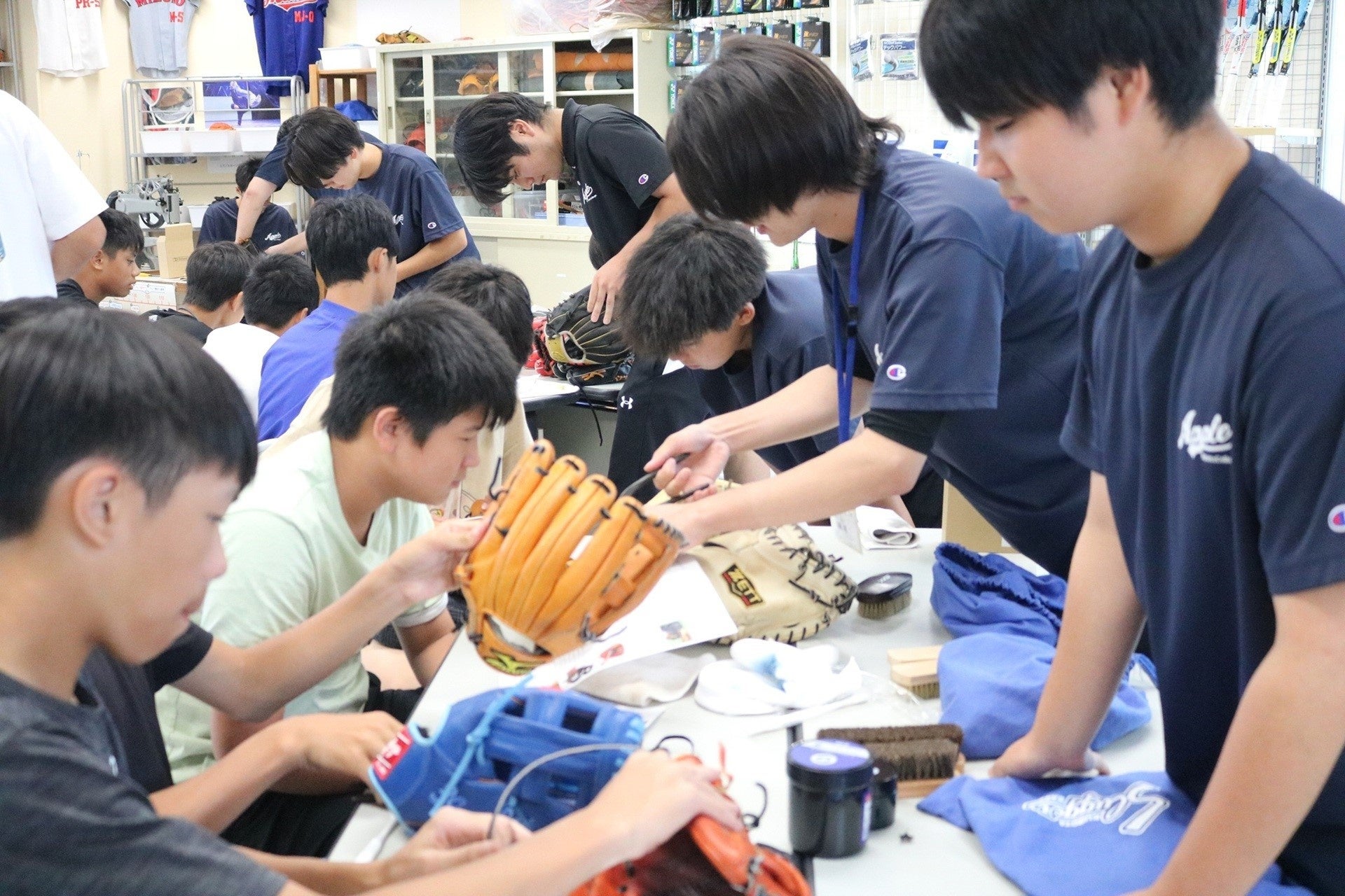 台湾少年野球リーグ Just Best Leagueに所属する U-15チームが新潟のアップルスポーツカレッジに来校した様子